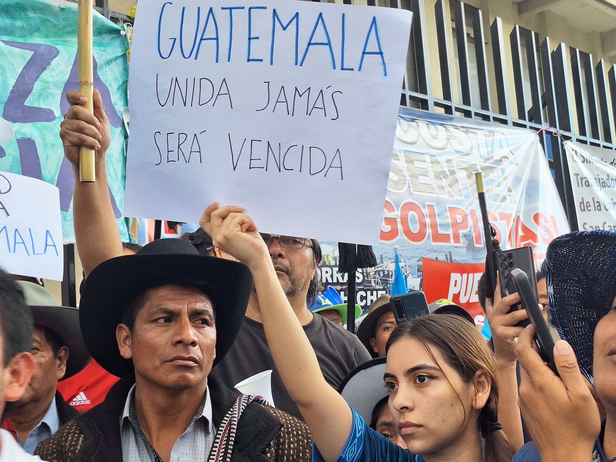 protesta de los 48 Cantones de Totonicapán frente a la sede del Ministerio Público
